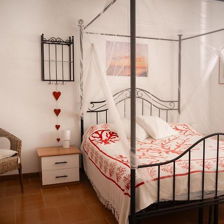 Villa Dan-Rooms In Monopoli Impalata Екстериор снимка
