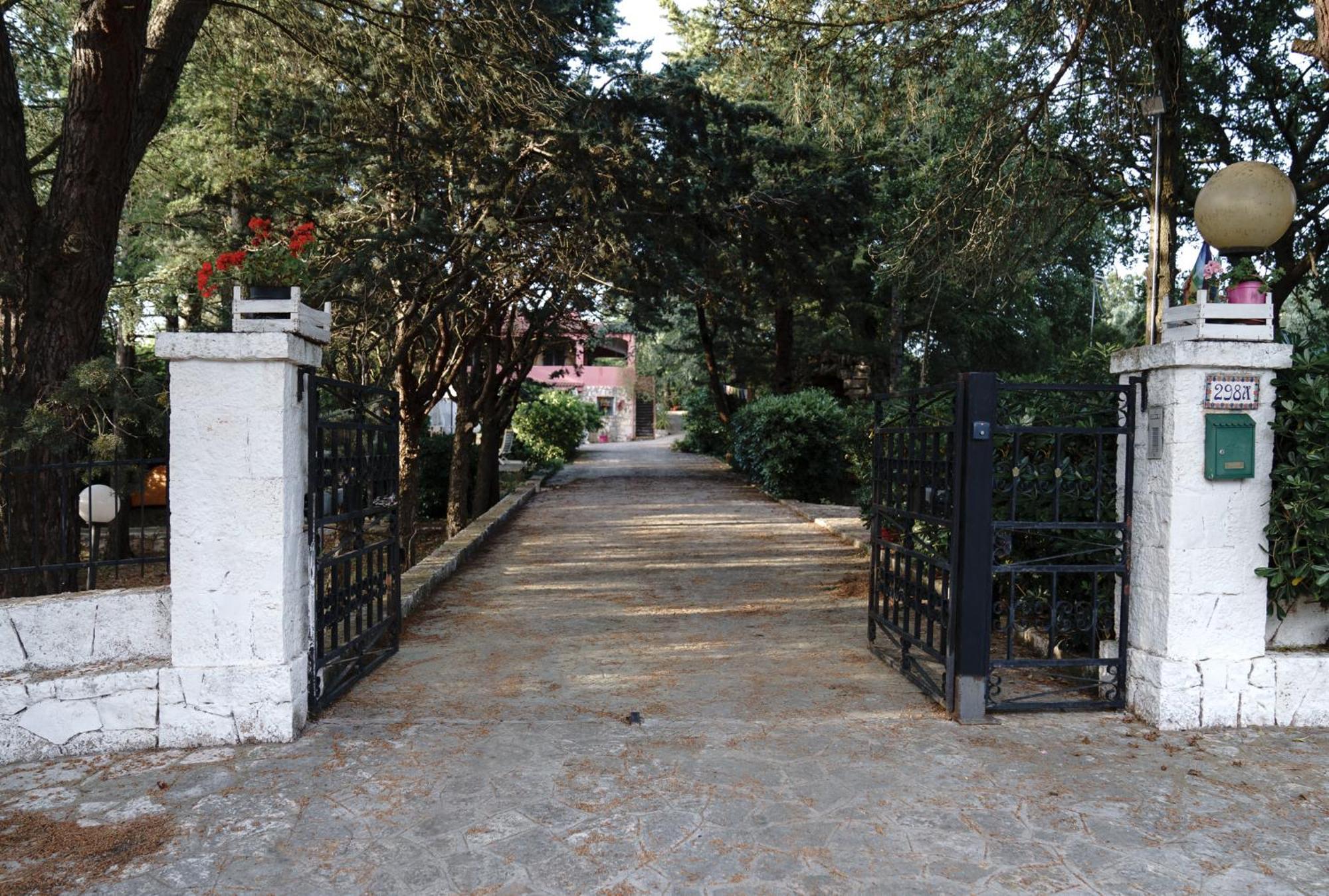 Villa Dan-Rooms In Monopoli Impalata Екстериор снимка